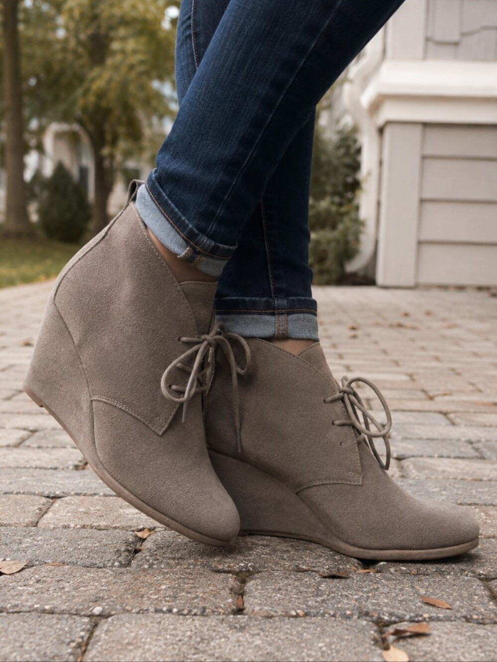 Dolce Vita Gael Taupe Suede Lace Up Wedge Ankle Booties Size 8